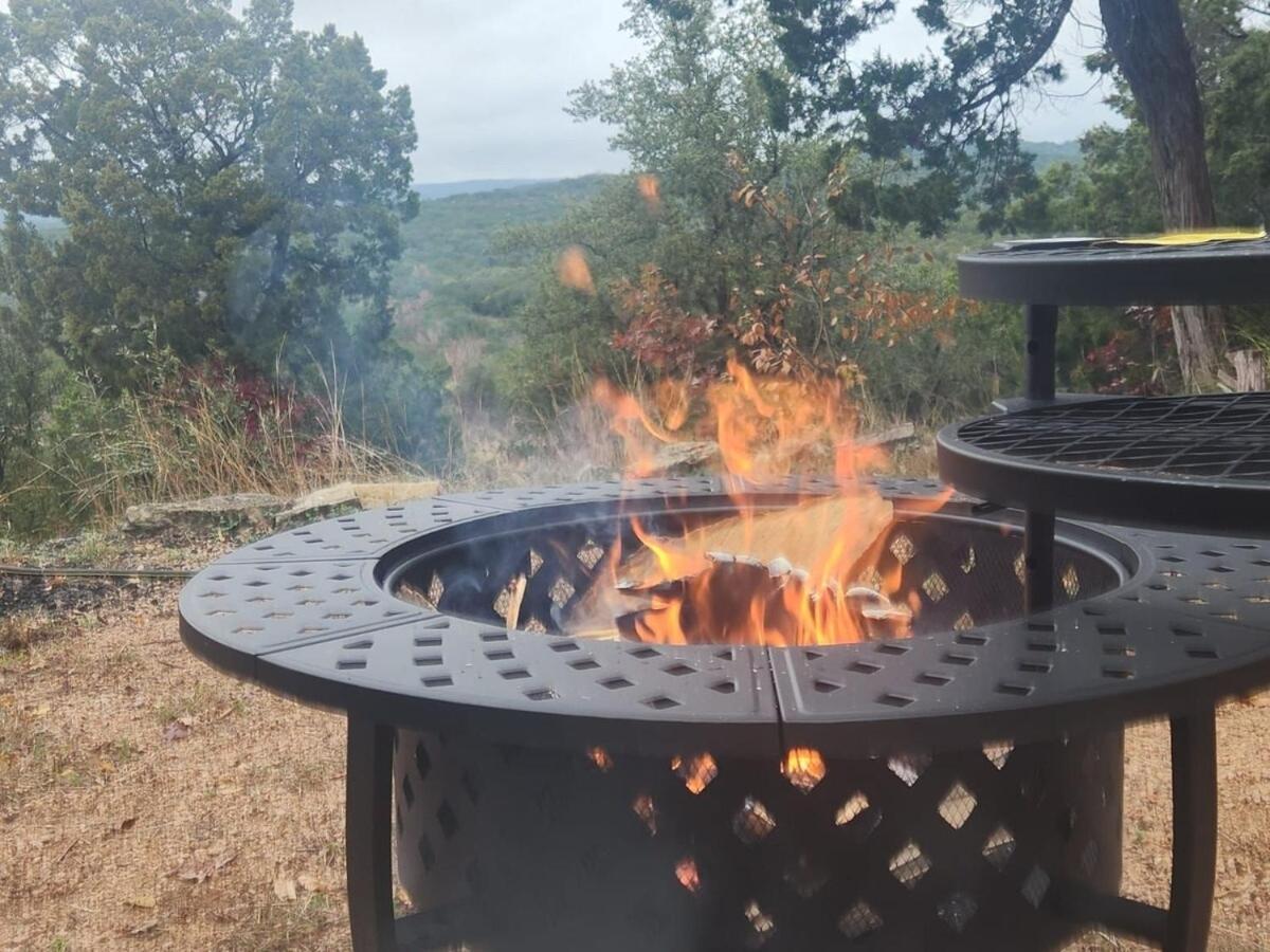 Entire 2Br 2Ba Hilltop View Home Sleeps 7 Pets 4 Acres Jacuzzi Central Ac Kingbeds Free Wifi-Parking Kitchen Washerdryer Starry Terrace Two Sunset Dining Patios Grill Stovetop Oven Fridge Onsitewoodedhiking Wildlife Coveredpatio4Pets & Birds Singing! Marble Falls Exterior foto